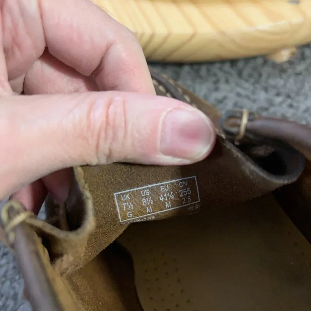 Clarks Originals Wallabee Chukka Boot Beeswax Leather Mens 8.5 Brown Crepe Sole